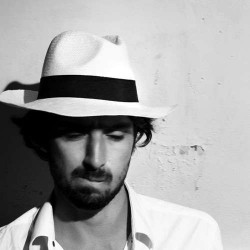 Chapeau en papier blanc BORSALINO